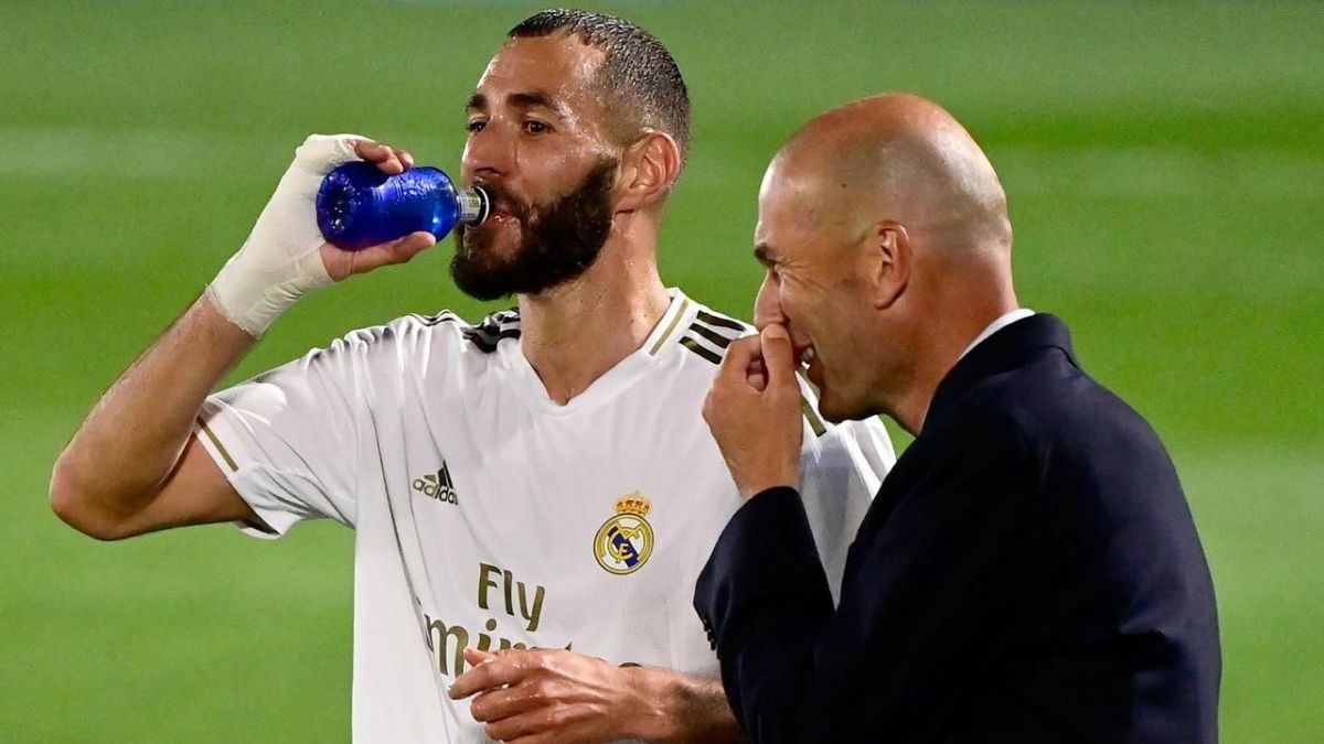 Real-Madrid-Zidane-en-remet-une-couche-sur-Karim-Benzema