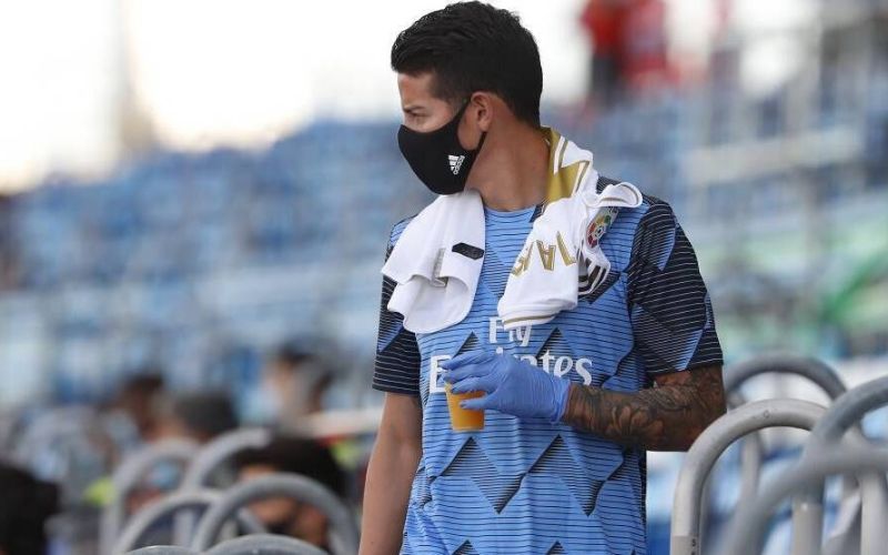 Real-Madrid-Zidane-et-James-Rodriguez-lasses-lun-de-lautre