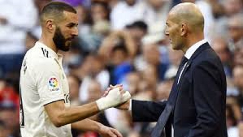 Real-Madrid-Zinedine-Zidane-encense-Benzema