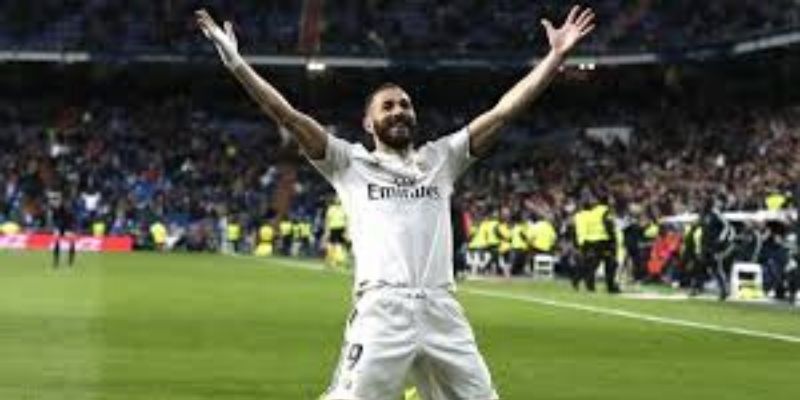 Real-Madrid-gros-contrat-en-vue-Benzema-met-le-PSG-et-lOL-de-cote