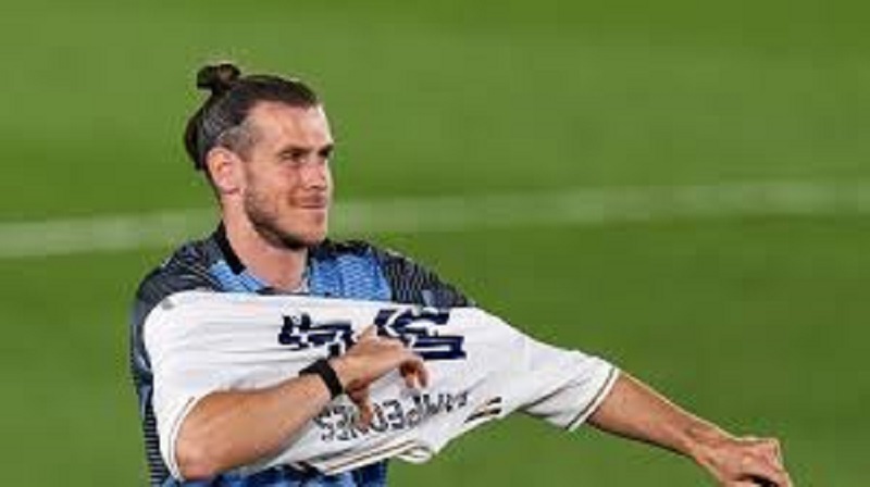 Real-Madrid-les-images-de-Gareth-Bale-indifferent-a-la-celebrant-le-titre-font-le-buzz-sur-les-reseaux-sociaux
