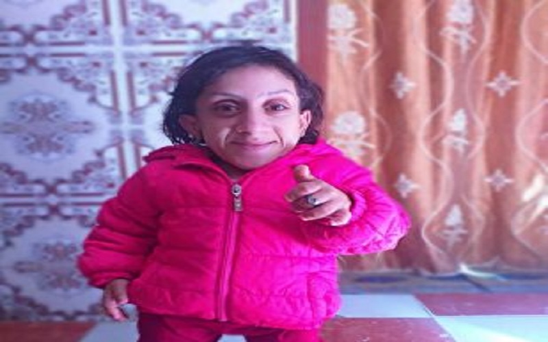 Record-Guiness-une-Marocaine-revendique-le-titre-de-recrdoman-de-la-petite-taille-photo