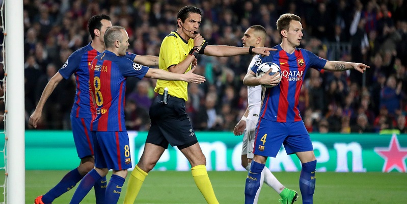 Remontada-FC-Barcelone-PSG-larbitre-du-match-au-coeur-dune-fake-news