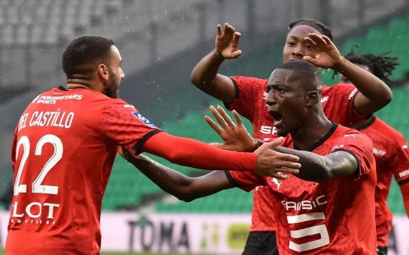 Rennes-mate-Saint-Etienne-et-prend-seul-la-tete-de-la-Ligue-1