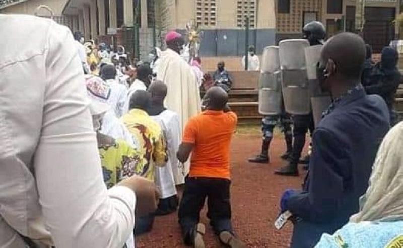 Reouverture-des-Eglises-au-Gabon-des-pretres-et-fideles-brutalises-par-la-police