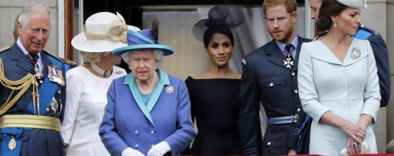Reunion-de-crise-autour-dElizabeth-II-apres-lannonce-de-la-mise-en-retrait-de-Harry-et-Meghan-e1585478533323