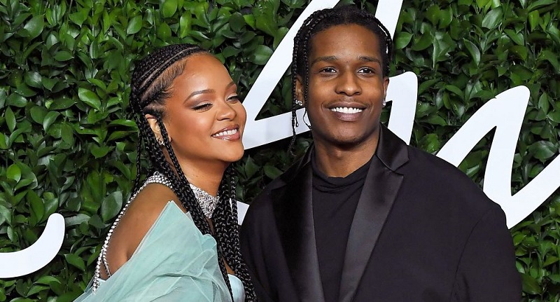 Rihanna: very smiling, the singer hugs A $ AP Rocky in the middle of the street (photos)