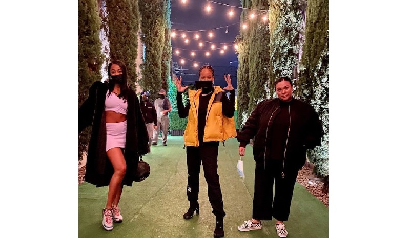Rihanna-ses-bottes-audacieuses-ne-font-pas-lunanimite-1