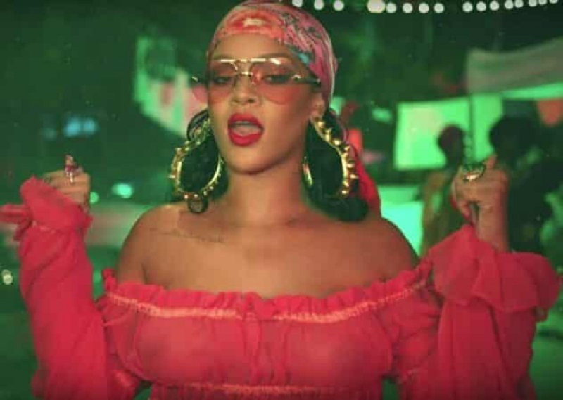 Rihanna-voici-la-derniere-exigence-de-ses-fans