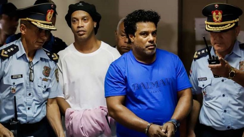 Ronaldinho-la-descente-aux-enfers-tout-pour-comprendre-son-arrestation-au-Paraguay