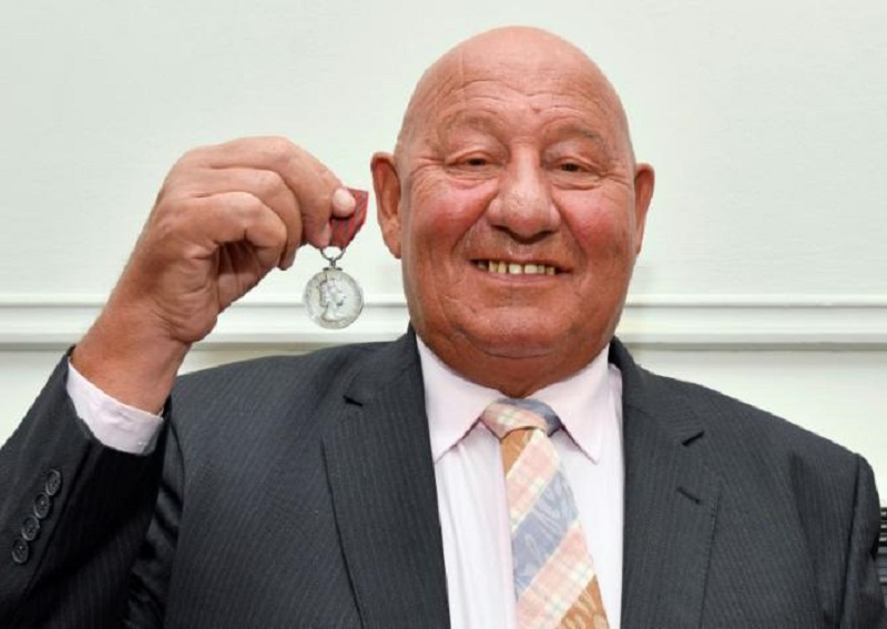 Royaume-Uni-le-boxeur-qui-avait-sauve-la-princesse-Anne-vend-sa-medaille