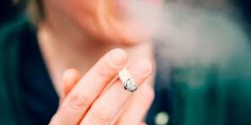 Royaume-Uni-une-entreprise-accorde-aux-salaries-non-fumeurs-4-jours-de-conges-supplementaires