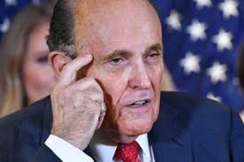 Rudy Giuliani : "Paie-moi 260 000 dollars ou va en prison...", l'ex-avocat de Donald Trump poursuivi par...