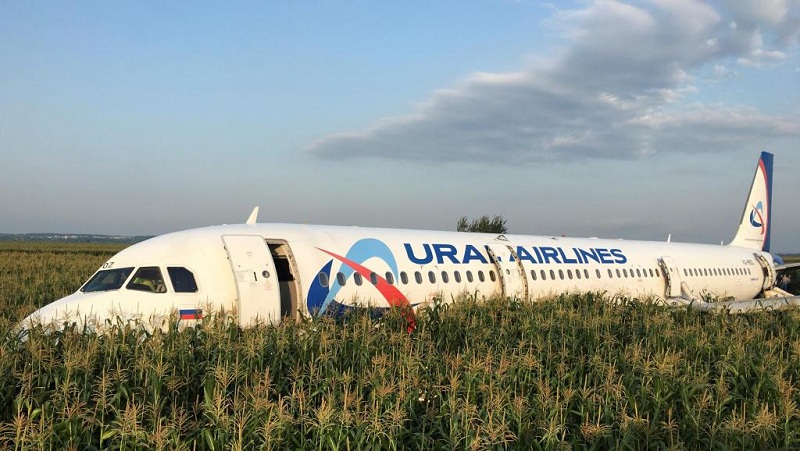 Russie-23-blesses-suite-a-latterrissage-dun-Airbus-dans-un-champ-de-mais