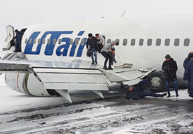 Russie-un-Boeing-de-la-compagnie-UTair-a-frole-le-pire-ce-dimanche-avec-100-passagers-a-bord-video