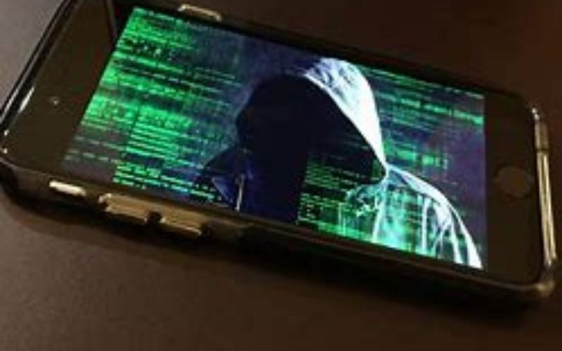 SMS-invisibles-larnaque-qui-permet-aux-hackers-de-prendre-le-controle-de-votre-telephone