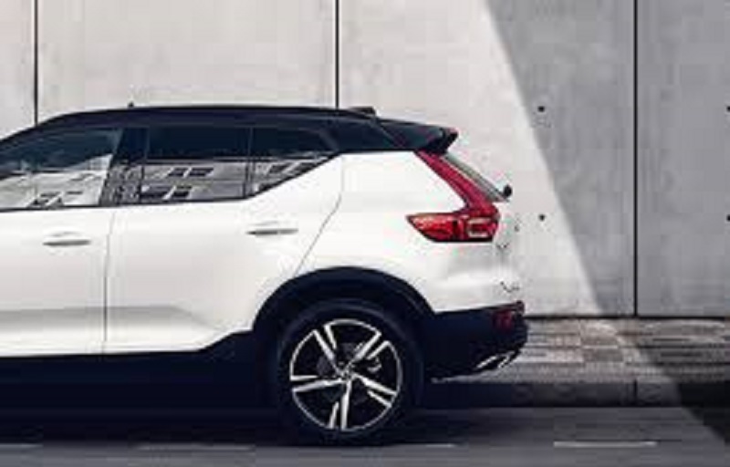 Sa-fille-agonise-dans-sa-voiture-neuve-il-refuse-de-briser-la-vitre