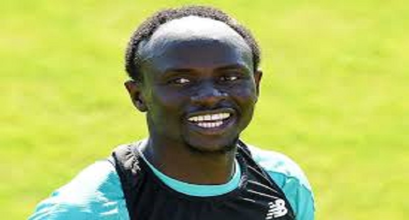 Sadio-Mane-moque-pour-sa-coupe-de-cheveux