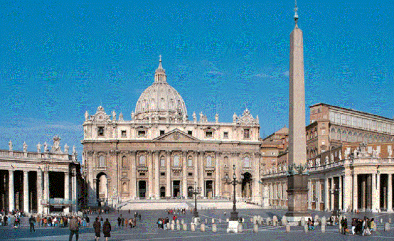 Saint-Pierre-de-Rome-desinfectee-de-fond-en-comble-la-basilique-sapprete-a-rouvrir-ses-portes