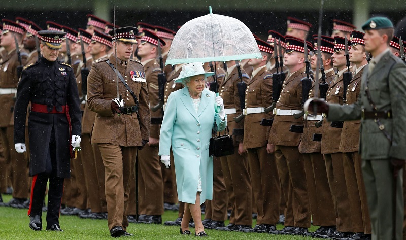 Scandale-a-Buckingham-Palace-un-garde-du-corps-dElizabeth-II-arrete-pour-trafic-de-cocaine