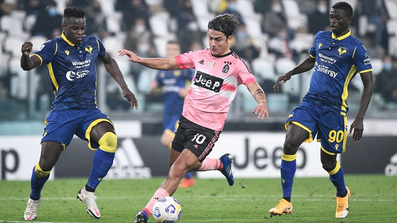 Serie-A-les-hommes-dAndrea-Pirlo-accroches-par-le-Hellas-Verone