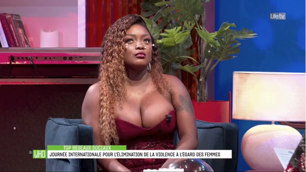 ShanL-seins-nus