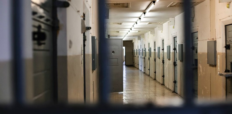 Sorti-de-prison-il-tente-detrangler-sa-mere-pour-son-geste-desespere