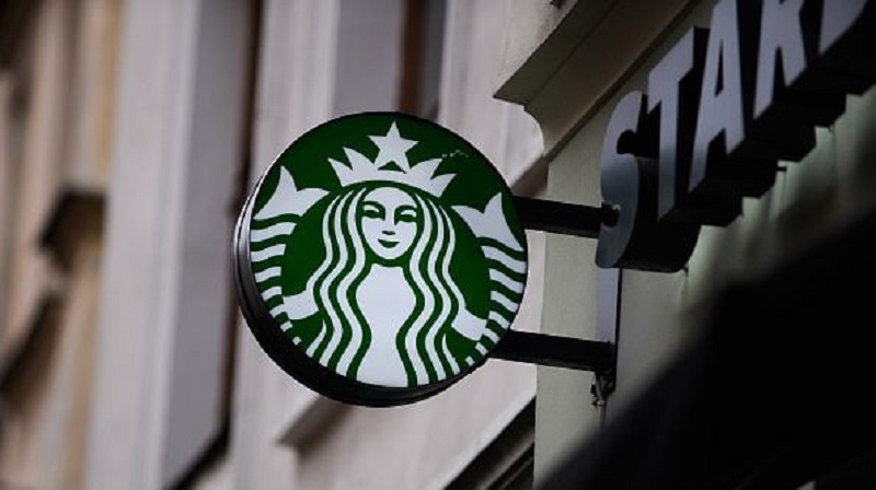 Starbucks-interdit-les-symboles-Black-Lives-Matter-a-ses-employes