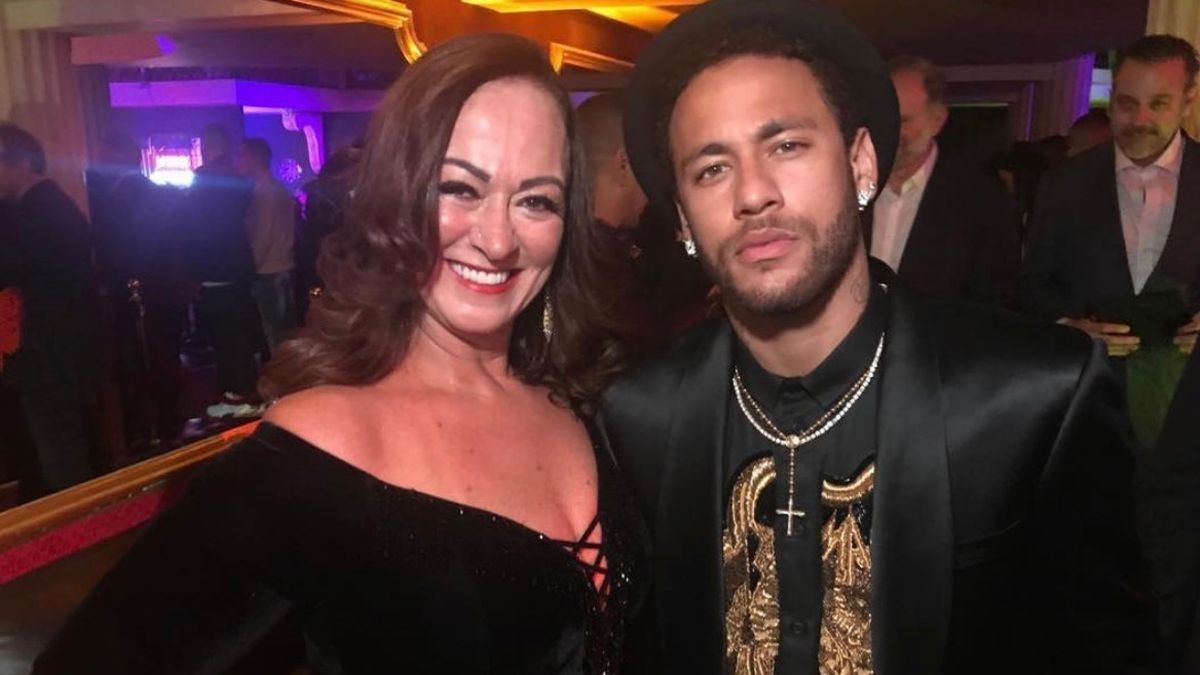 Stars-maman-Neymar-recoit-une-belle-declaration-damour-photo