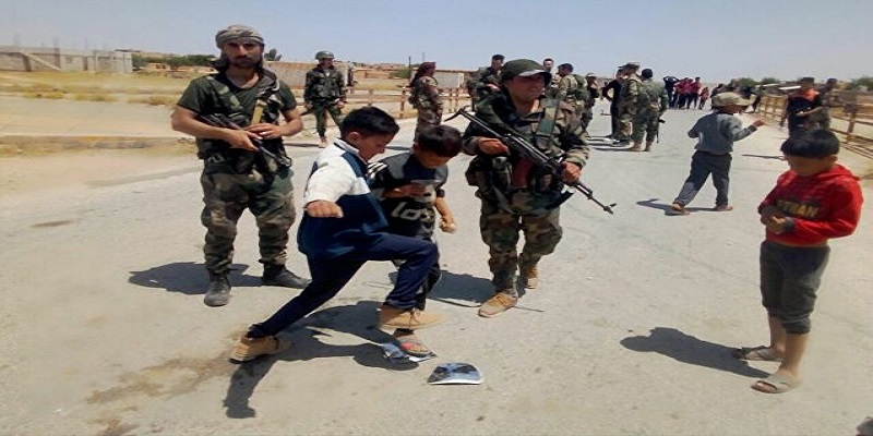 Syrie-des-enfants-jettent-des-pierres-a-une-patrouille-americaine-video