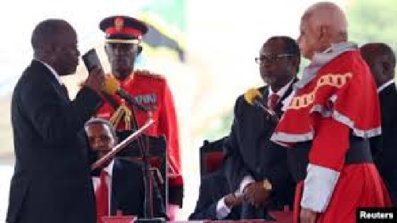 Tanzanie-John-Magufuli-prete-serment