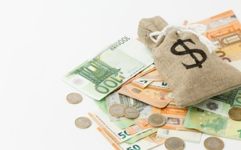 Temoignage-Nous-avons-trouve-500-millions-FCFA-dans-la-rue-et-oui-nous-lavons-rendu