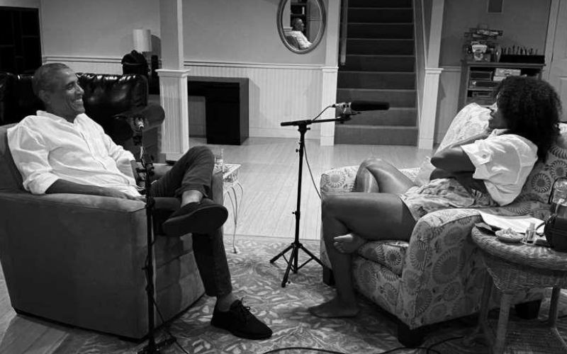 The-Michelle-Obama-Podcast-la-complicite-de-l-ex-First-Lady-et-de-son-mari-etalee