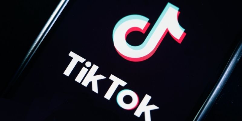 TikTok-dangers-entre-superficialite-argent-facile-et-predateurs