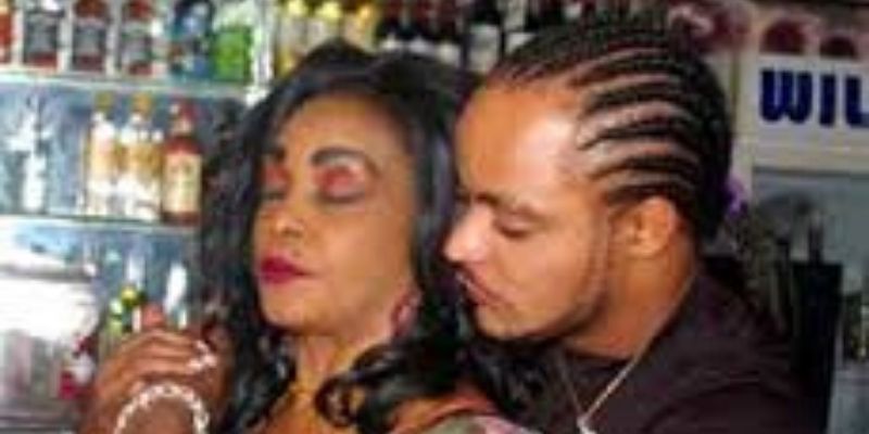 Tina-Glamour-et-le-jeune-chanteur-Shanaka-amoureux