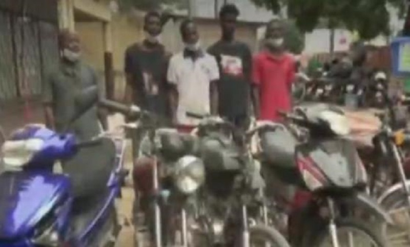 Togo-5-malfrats-specialises-dans-le-vol-de-motos-a-Legbassito-arretes