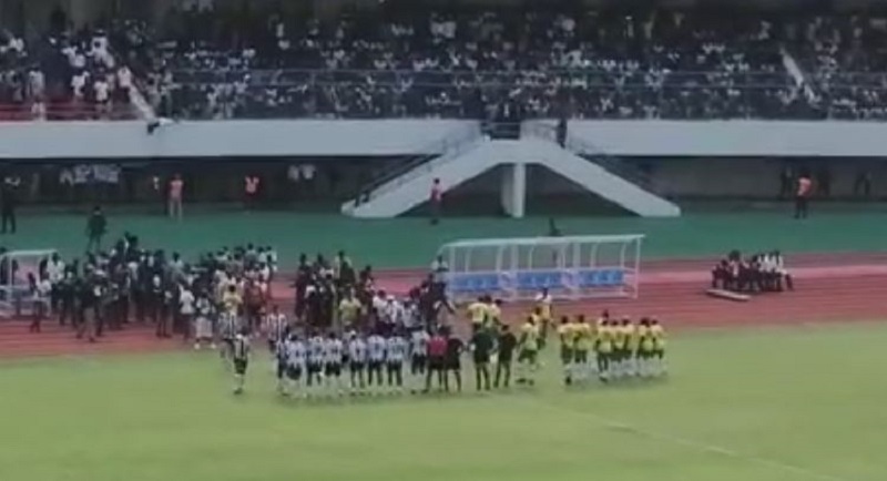 Togo-Au-stade-de-Kegue-le-public-a-crie-‘Claude-Leroy-Demission-video