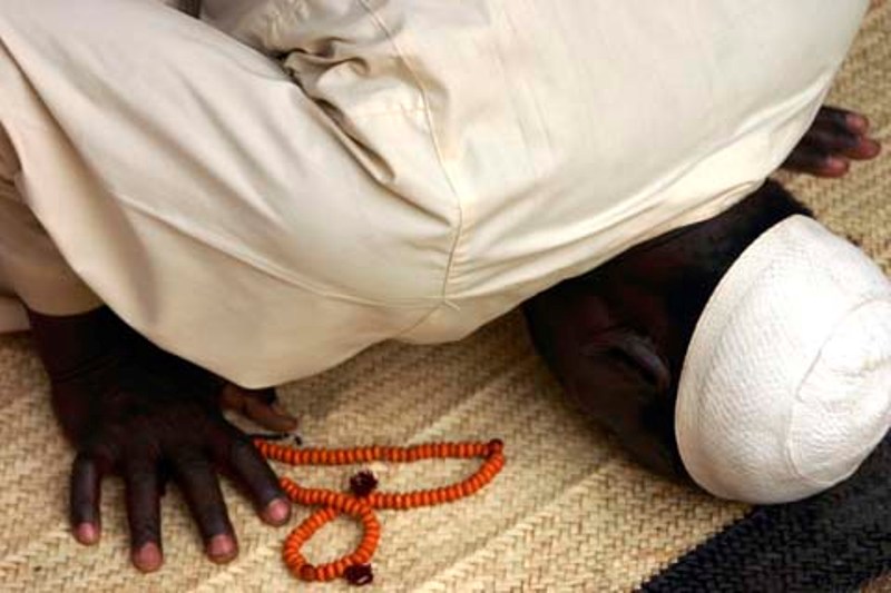 Muslim prays with tasbih in Chad