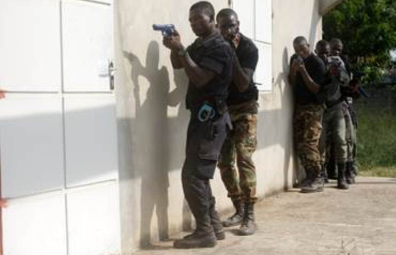 Togo-Operation-coup-de-poing-ce-jeudi-27-decembre-a-Agoe-Nyive-86-personnes-interpellees-des-armes-la-drogue-et-motos-saisis