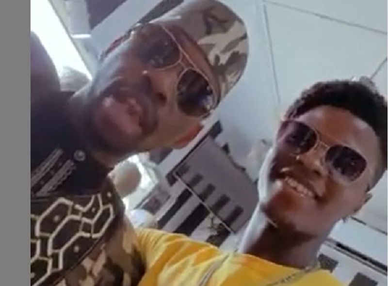 Togo-Showbiz-le-General-Makosso-valide-Santrinos-Raphael-video