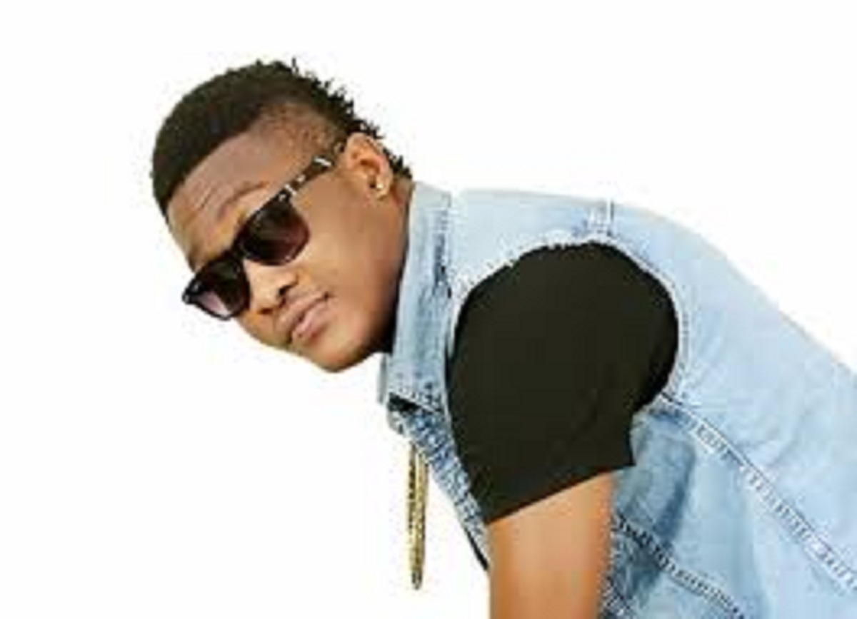 Togo-Tony-X-un-adepte-du-culte-vaudou-video