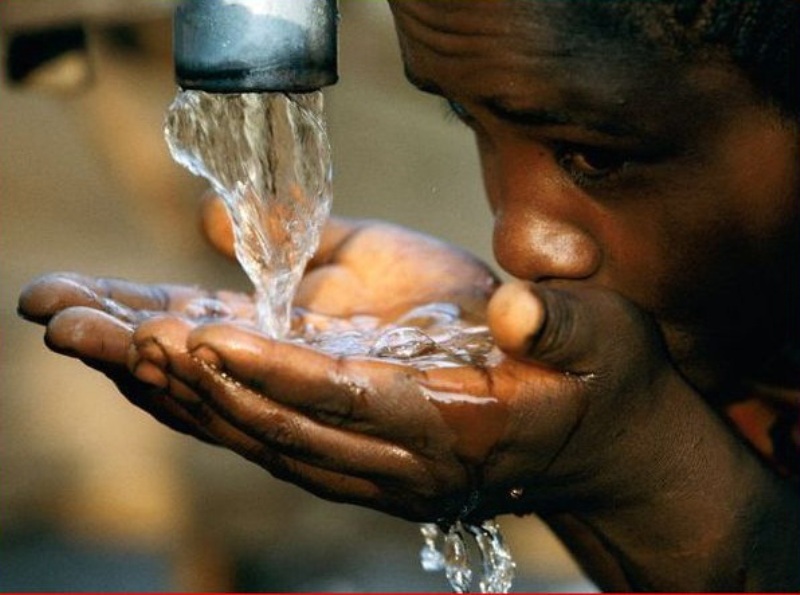 Togo-la-TDE-et-lAAE-garantissent-de-leau-potable-pour-tous