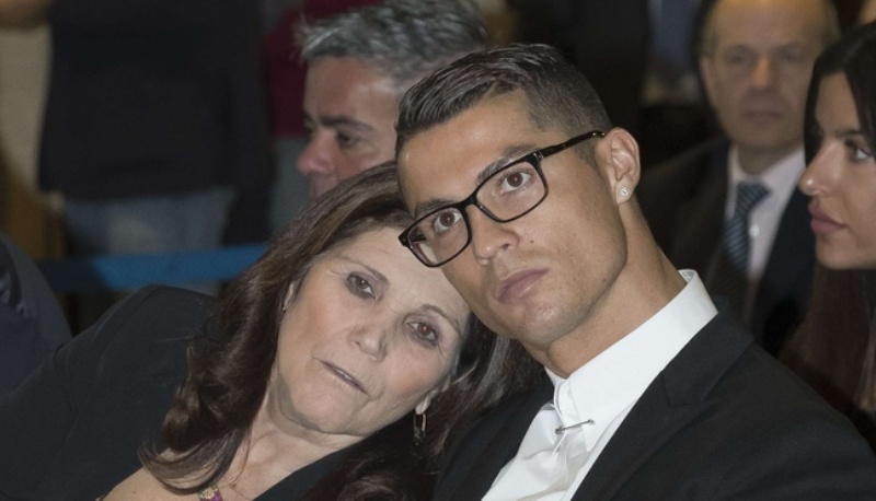 Triste-nouvelle-pour-Cristiano-Ronaldo-la-mere-de-la-star-se-‘bat-pour-sa-vie