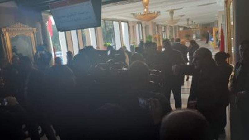 Tunisie-des-deputes-en-se-battent-a-lAssemblee-video