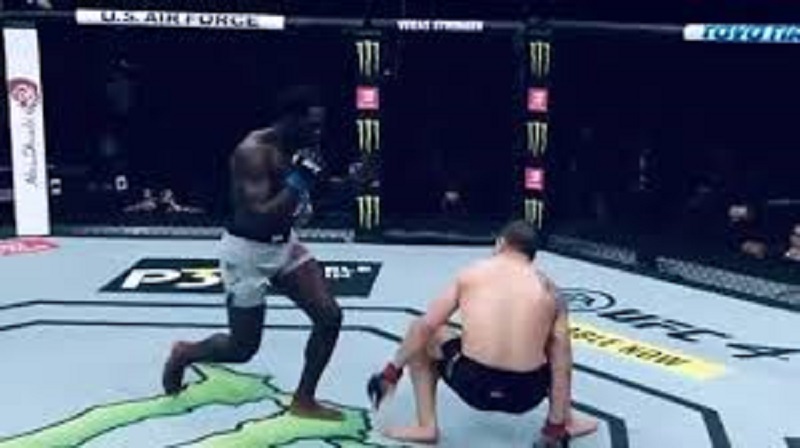 UFC-il-termine-son-combat-malgre-une-fracture-du-bras