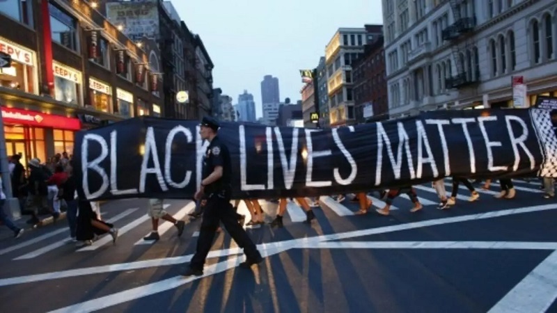 USA-ils-degradent-un-slogan-Black-Lives-Matter-et-risquent-1-an-de-prison-video