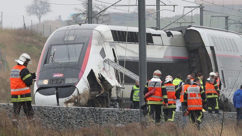 Un-TGV-Strasbourg-Paris-deraille-dans-le-Bas-Rhin-photos