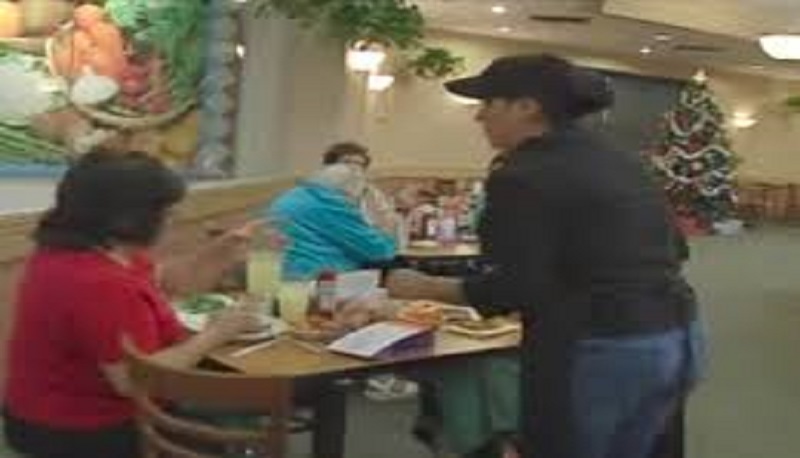 Un-client-age-dun-restaurant-legue-28-millions-de-fcfa-et-une-voiture-a-sa-serveuse-preferee