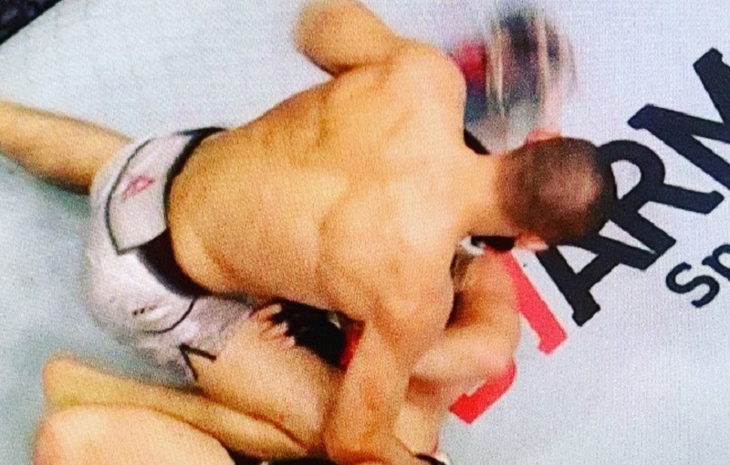 Un-combattant-de-lUFC-experimente-etrangle-par-un-debutant-video