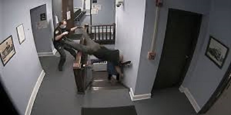 Un-detenu-senfuit-du-tribunal-dans-une-course-poursuite-spectaculaire-video